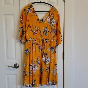 Torrid, size 2, yellow floral